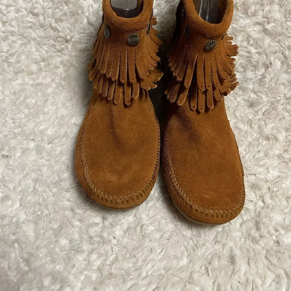 Womens Minnetonka leather Suede Double Fringe Indian Moccasin Ankle Boots SZ 10.
